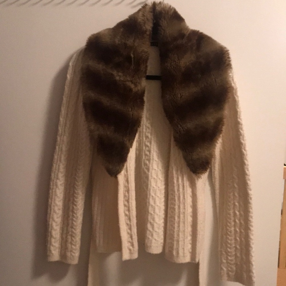 Layering Sweater w. Faux fur trim